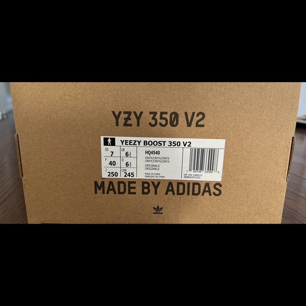 Brand new Yeezy 350 V2 , size US 7 , Gray color